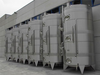 Refrigerated storage tanks