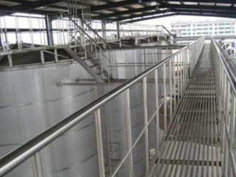 Chemical storage tank